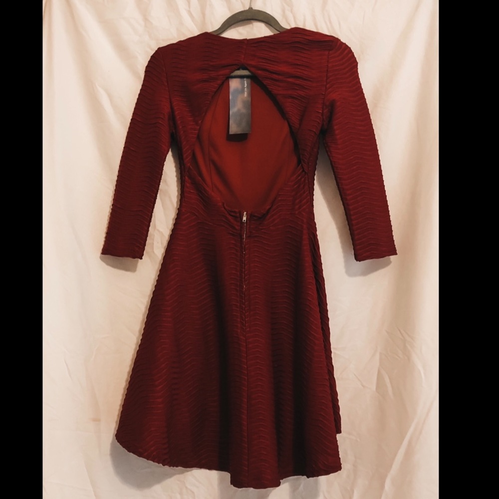 Red dress - Picture 2 of 4